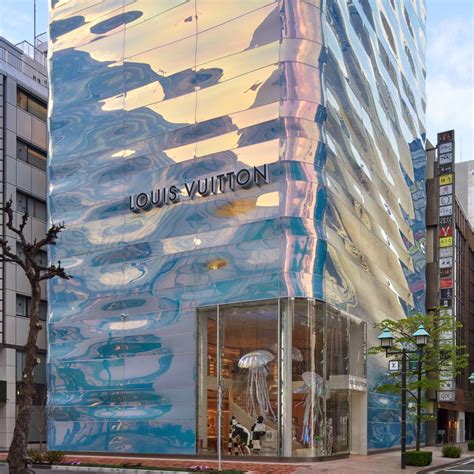 fachada louis vuitton|Jun Aoki wraps Louis Vuitton Ginza Namiki store in pearlescent .